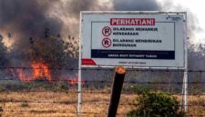 Kebakaran melanda lahan proyek Grass Root Refinery (GRR) Tuban milik PT PRPP, Jumat (21/08/2026), (Aji Swasto/Liputansatu.id).
