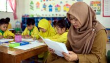 Ratusan guru PAUD di Kabupaten Tuban masih menunggu pencairan insentif dari APBD 2026 yang hingga akhir Agustus belum terealisasi karena masih menunggu SK Bupati, (Assayid Annazili/Liputansatu.id).