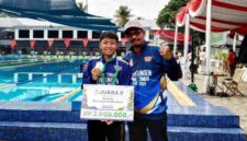 Andi Dirga Priambodo, siswa SMPN 1 Tulungagung, sukses mengharumkan nama Tulungagung dan Jawa Timur dengan meraih Juara 1 renang gaya bebas 50 meter O2SN 2026 tingkat nasional, (Hendra/Liputansatu.id).