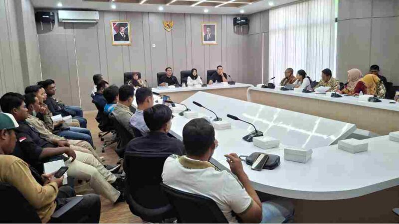 Suasana di ruang Komisi II DPRD saat rapat siang tadi (10/09/2026) (gambar : Assa Annazili)
