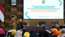 Bupati Tuban Aditya Halindra Faridzky memberi wejangan bagi para Aparatur Sipil Negara (ASN) yang menerima SK Pensiun (gambar : ist.)