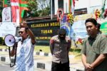 Polemik EDP Berujung Aksi Jurnalis, Kejari Tuban Didesak Buka Informasi dan Hormati Mekanisme Pers Aliansi jurnalis menggelar aksi di depan Kantor Kejari Tuban menuntut transparansi informasi dan perlindungan pers