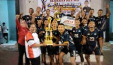 Tim bola voli putra SMKN Jatirogo yang memperoleh juara 1 Popda Tuban (gambar : ist.)