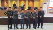 Dari kanan ke kiri Joko Sarwono, Aditya Halindra Faridzky, Sugiantoro, Miyadi, Andi Hartanto, Lutfi Firmansyah (gambar : Assa Annazili)